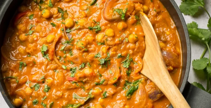 lentil curry in bowl for serving-kitchenetteblog.com