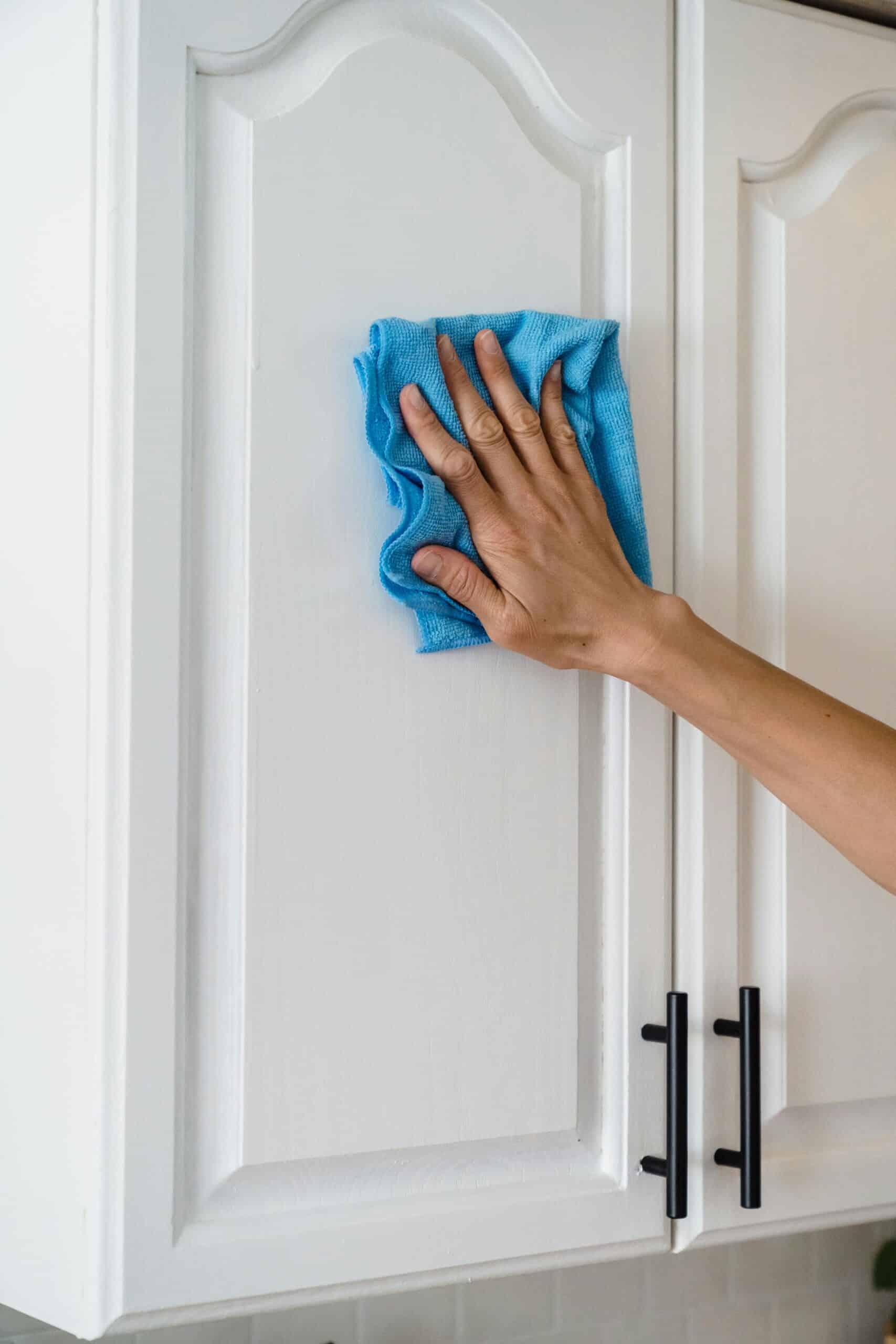 Wiping kitchen surfaces - kitchen cleaning tips