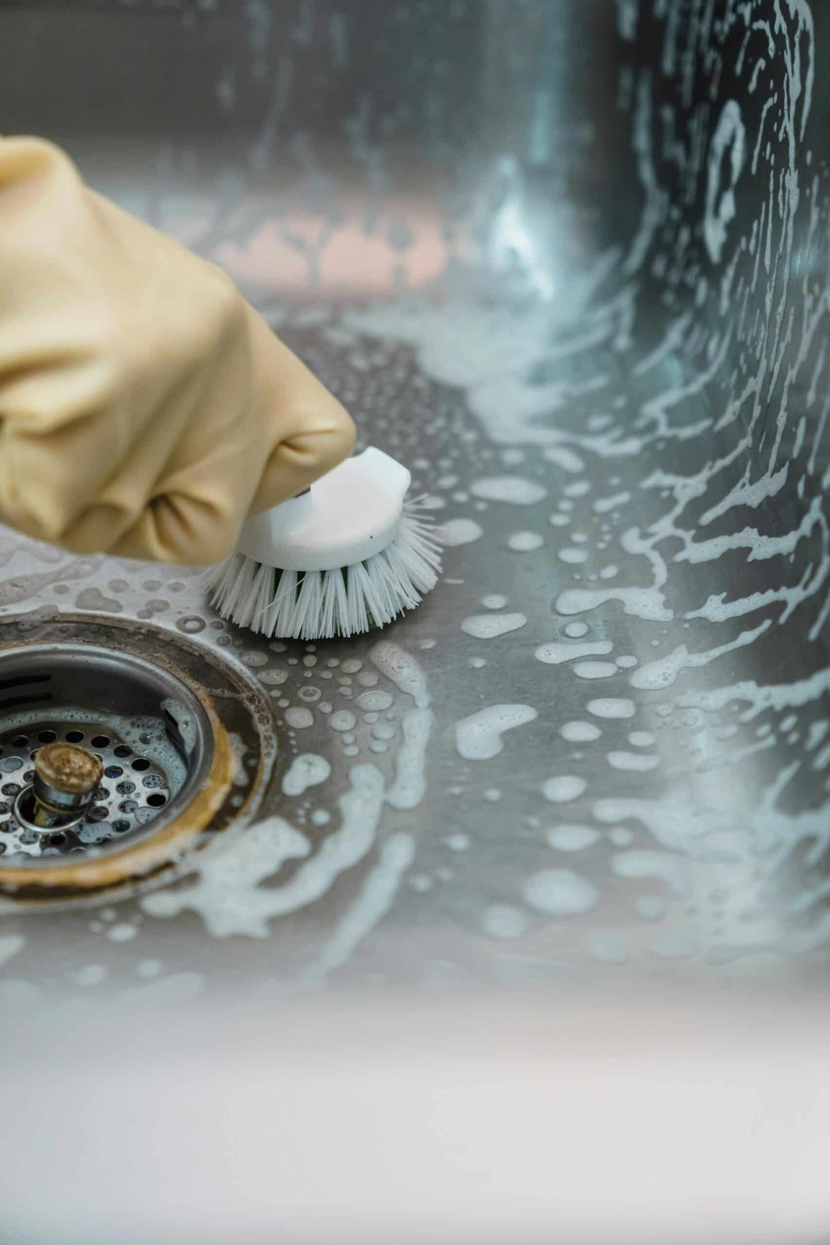Kitchen cleaning tips - cleaning a stainless sink